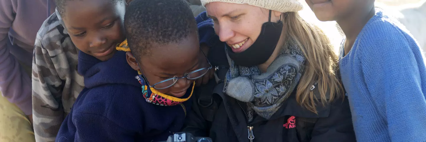 Louisa Feiter shows children in Eastern Cape how her camera works