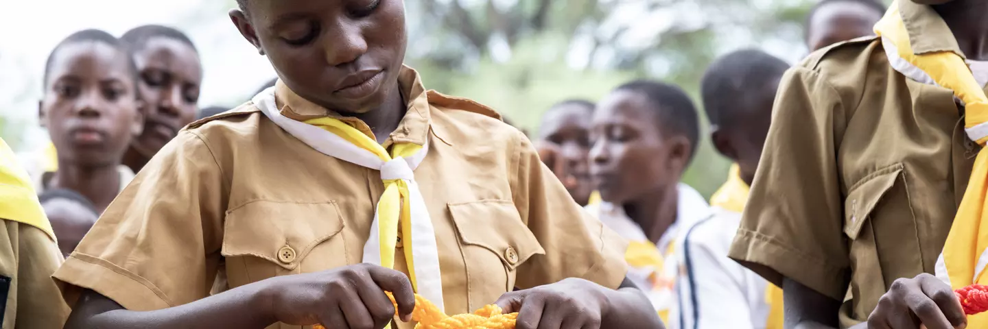 Scouts in Malawi learn how to tie knots