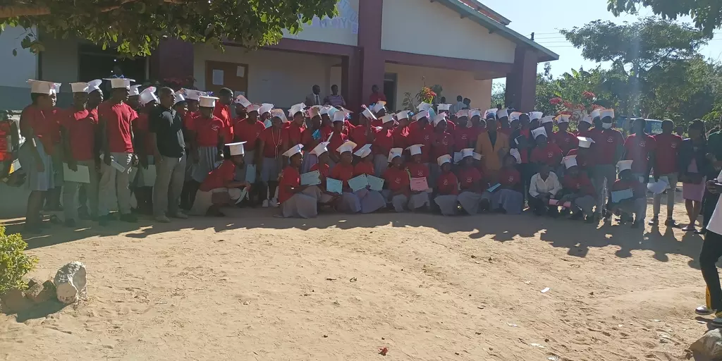 Absolventinnen und Absolventen der St. Ignatius-Sekundarschule in Malawi