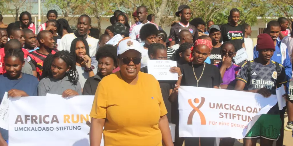 Sister Loice Kashangura, our project partner in Zambia, with a team of Africa Runners