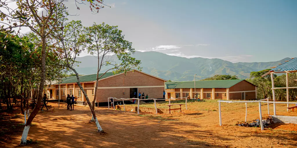 Blick auf die Anfang 2023 eröffnete St.-Mauritius-Sekundarschule in Livingstonia, Malawi