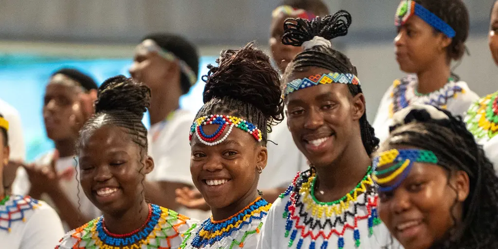 Der Masifunde Youth Choir aus Südafrika beim Auftritt in Karlsruhe auf Einladung der Umckaloabo-Stiftung