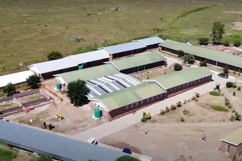 Bauarbeiten Ekuphumleni High School