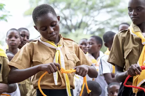 Scouts in Malawi learn how to tie knots