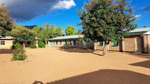 Die neuen Klassengebäude der Primarschule St. Denis in Malawi.
