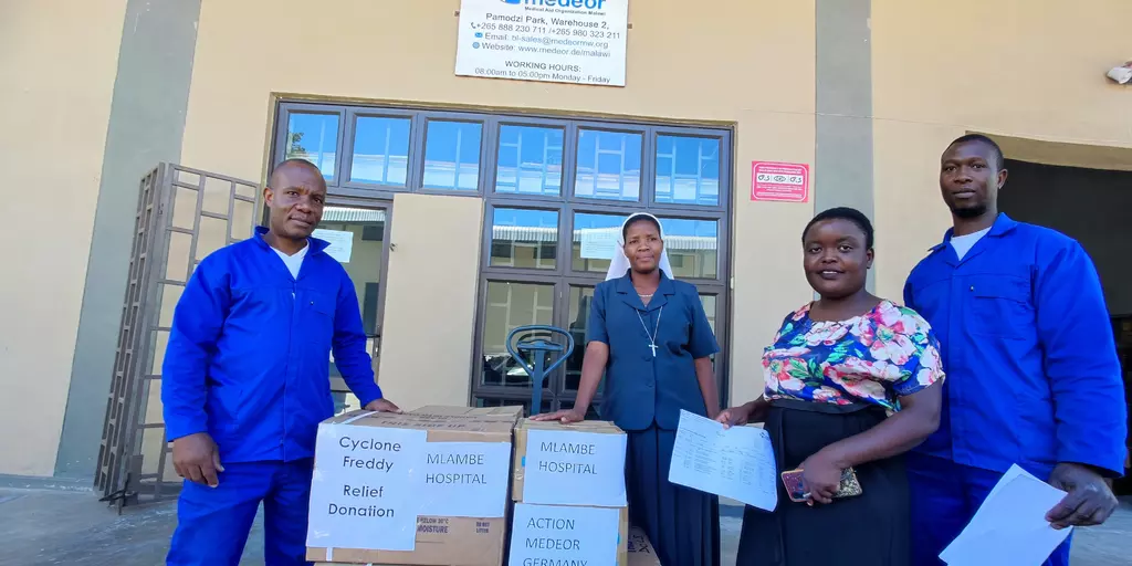 Employees of the Mlambe Hospital in Malawi accept donations of medicines