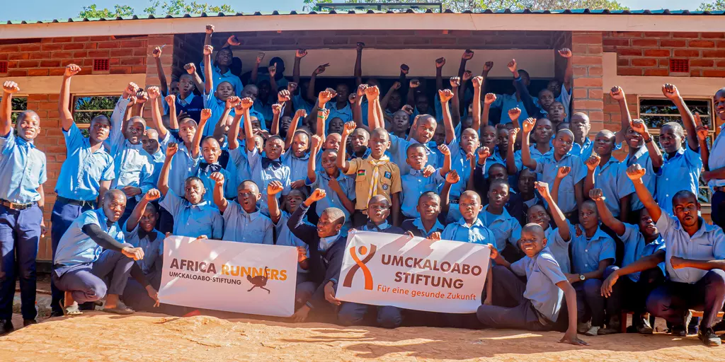Eine Gruppe von Schülern der St.-Mauritius-Sekundarschule am Tag der offiziellen Einweihung