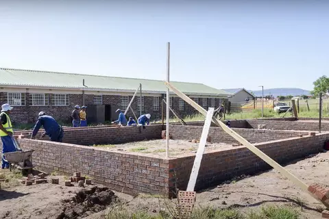Bauarbeiten Ekuphumleni High School