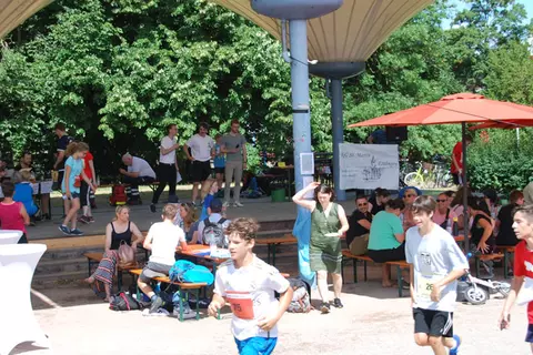 Kinder beim Spendenlauf in Ettlingen