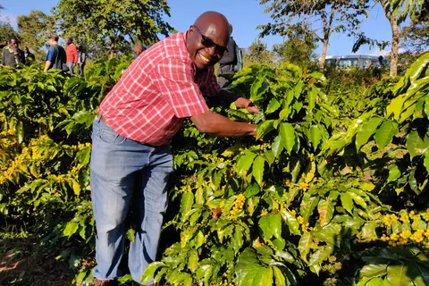 Bischof Martin auf der Chipunga Farm in Malawi