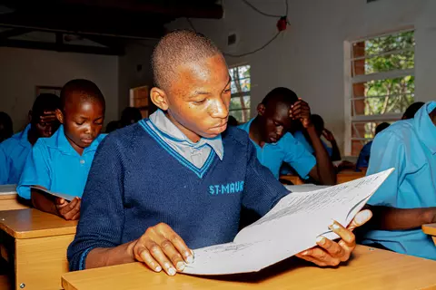 Ein Schüler an der St.-Mauritius-Sekundarschule