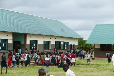 Schüler an der Makululu Combined Secondary School in Sambia