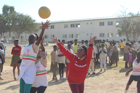 Sport am Nachmittag an der St.-Francis-and-Clare-Schule in Sambia