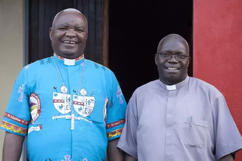 Bischof Martin und Pfarrer John Moyo, Projektpartner der Umckaloabo-Stiftung in Malawi