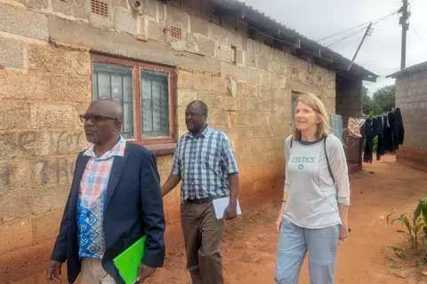 Lehrer der Ekuphumleni-Sekundarschule auf dem Weg zu künftigen Patenschüler*innen