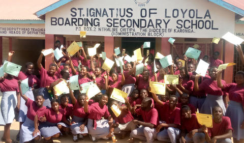 Absolventen der St. Ignatius Sekundarschule in Nthalire, Malawi