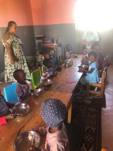 Kinder in der Kita Menzingisi in Südafrika