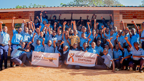 Die St.-Mauritius-Sekundarschule in Livingstonia, Malawi, wird eröffnet.