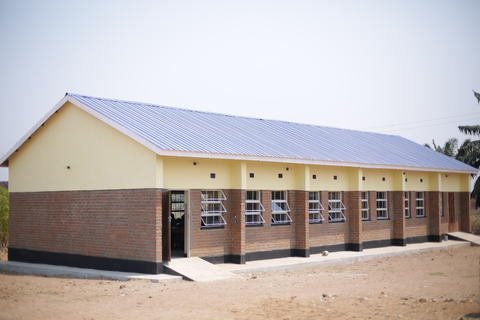 Die ersten Klassenzimmer der Sekundarschule in Kasantha, Malawi