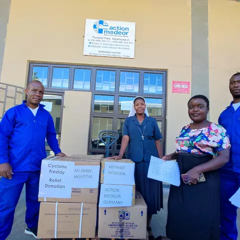 Employees of the Mlambe Hospital in Malawi accept donations of medicines