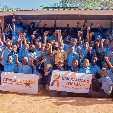 Eine Gruppe von Schülern der St.-Mauritius-Sekundarschule am Tag der offiziellen Einweihung