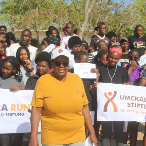 Sister Loice Kashangura, our project partner in Zambia, with a team of Africa Runners
