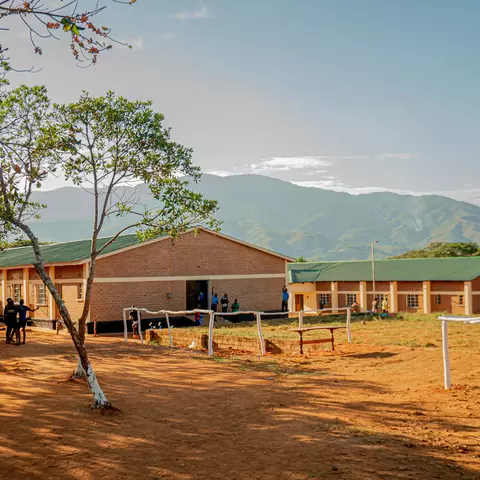 Blick auf die Anfang 2023 eröffnete St.-Mauritius-Sekundarschule in Livingstonia, Malawi