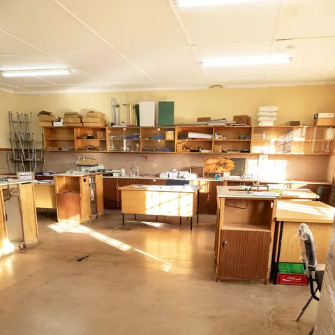 Der Naturwissenschaftsraum der Ekuphumleni-Sekundarschule bedarf einer Modernisierung.